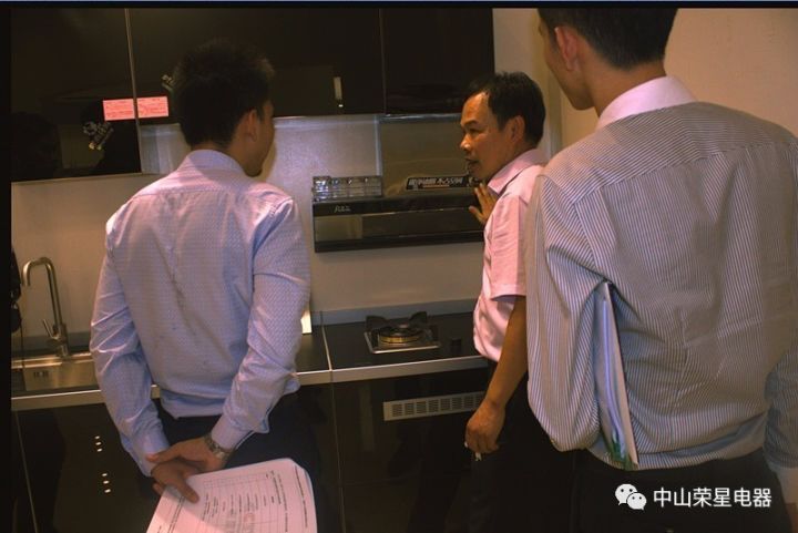 國內油煙機發(fā)展史 榮星品牌廚電招商創(chuàng)新第四代